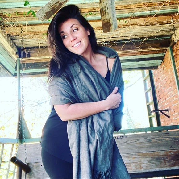 Meet your Posher, Tiffany - Picture 4 of 8